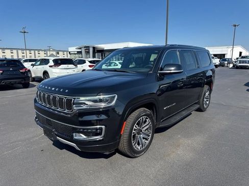 Used 2024 Jeep Wagoneer L Series II w/ Flexible Seating Group AWD/4WD image 10