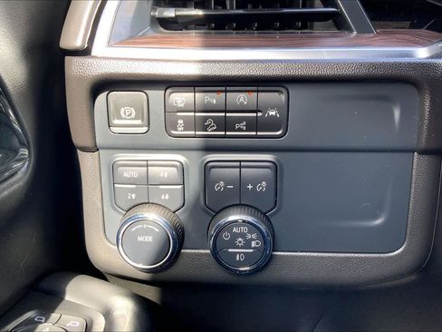 Used 2025 Chevrolet Tahoe Z71 image 36