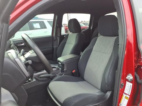 Used 2021 Toyota Tacoma TRD Sport image 4