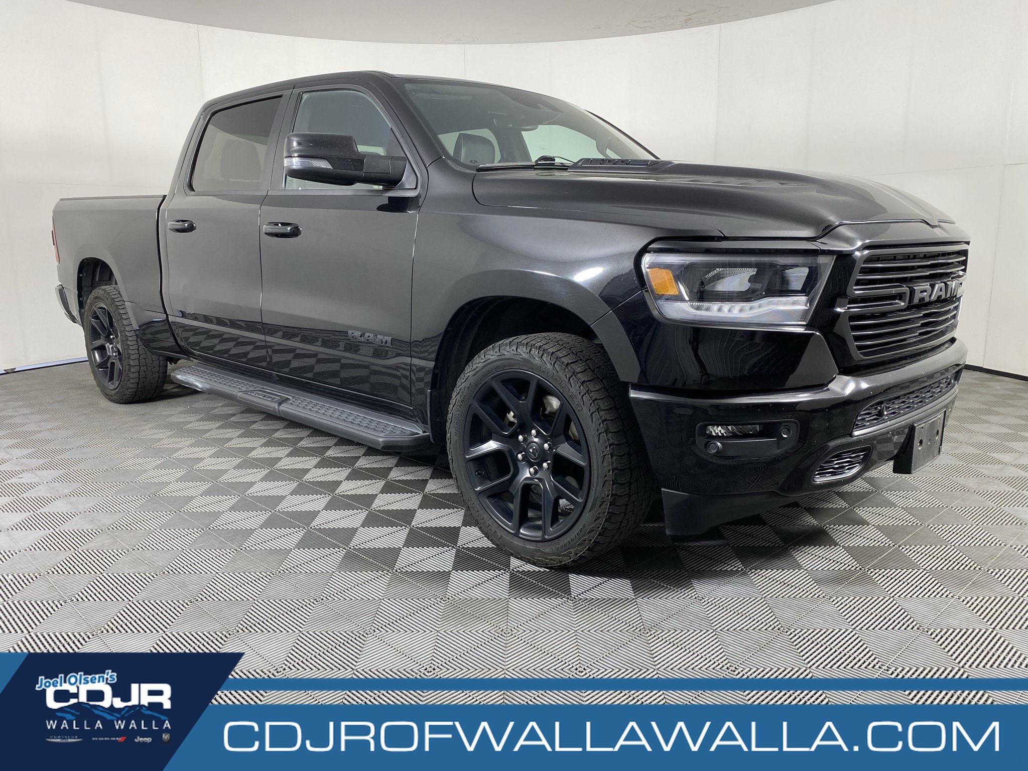 Used 2023 RAM 1500 Laramie AWD/4WD image 1