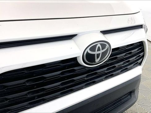 Used 2020 Toyota RAV4 XLE Premium FWD image 23