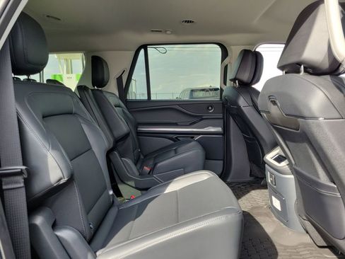 New 2026 Lincoln Navigator L Premier AWD/4WD image 17