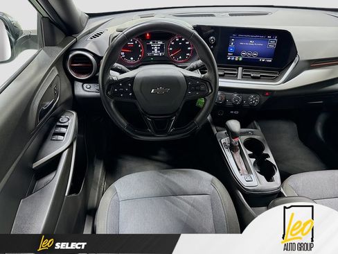 Used 2024 Chevrolet Trax RS w/ Sunroof Package FWD image 25