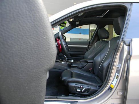 Used 2018 BMW 330i Gran Turismo xDrive AWD/4WD image 11