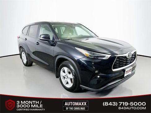 Used 2024 Toyota Highlander LE AWD/4WD image 1