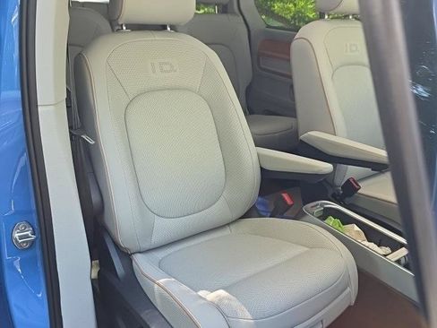 Used 2025 Volkswagen ID. Buzz 1st Edition AWD/4WD image 8