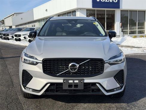 Used 2025 Volvo XC60 B5 Plus image 24