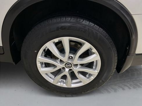 Used 2017 Nissan Rogue SV AWD/4WD image 18