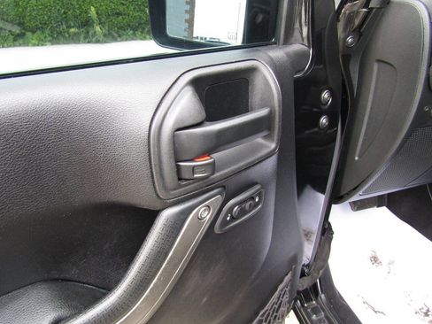 Used 2015 Jeep Wrangler Sport w/ Quick Order Package 24S AWD/4WD image 8