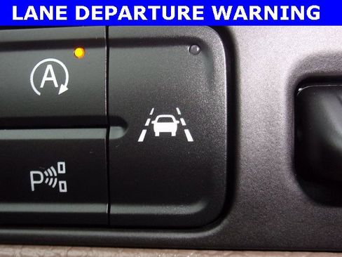 Used 2024 GMC Yukon XL Denali w/ Advanced Technology Package image 10