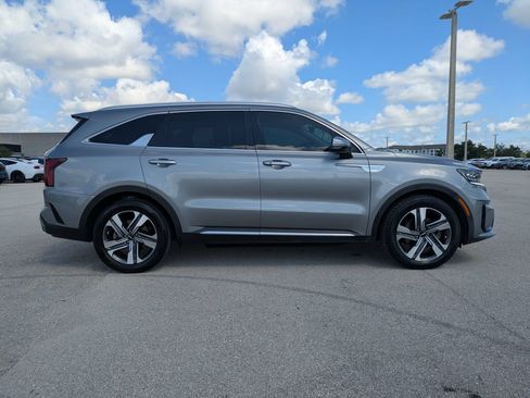 Used 2023 Kia Sorento SX Prestige w/ Panoramic Sunroof Package AWD/4WD image 4