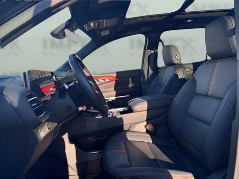 Used 2024 Chevrolet Traverse RS w/ LPO, Floor Liner Package AWD/4WD image 18