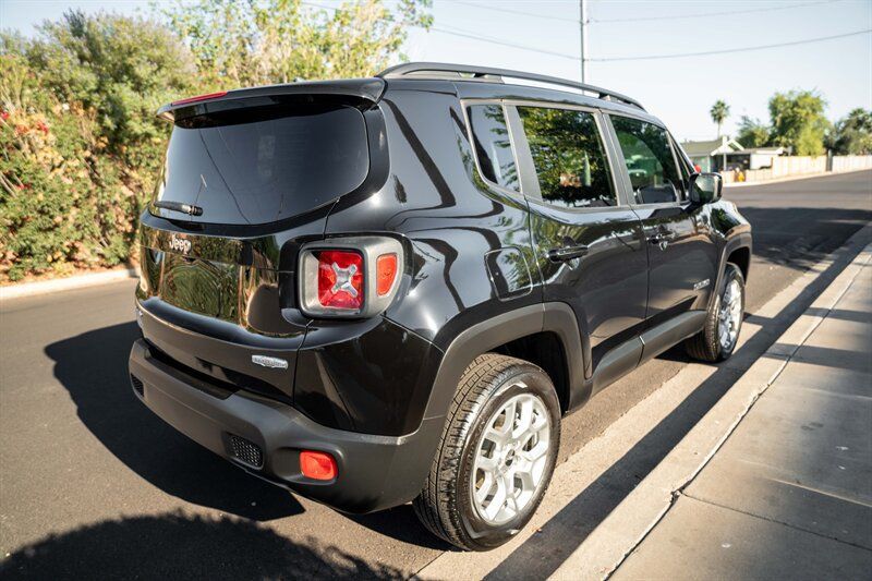 Used 2017 Jeep Renegade Latitude w/ Popular Equipment Group AWD/4WD image 5