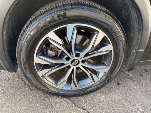 Used 2018 INFINITI QX30 Premium w/ Cargo Package image 67