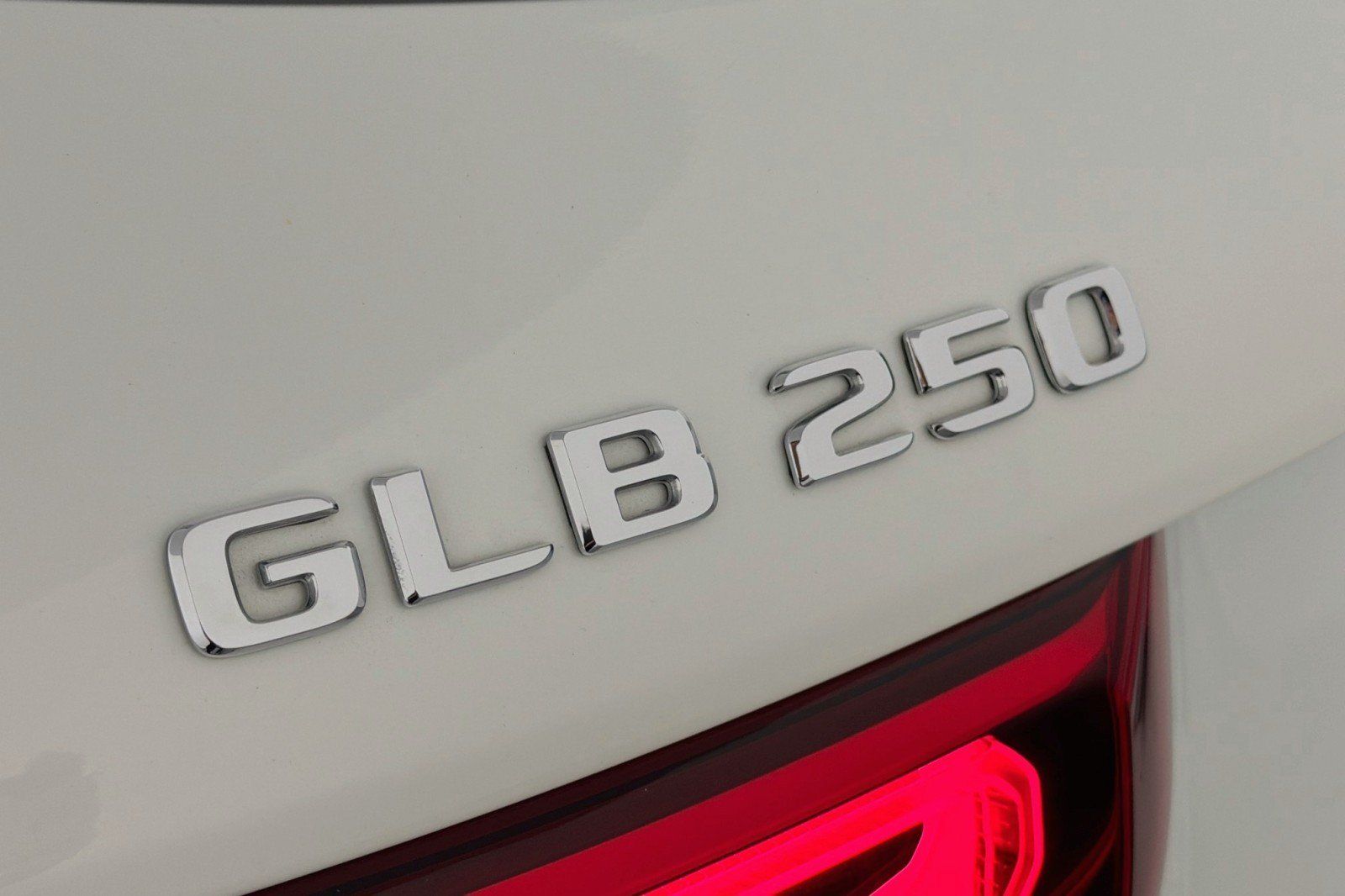 Used 2023 Mercedes-Benz GLB 250 image 9