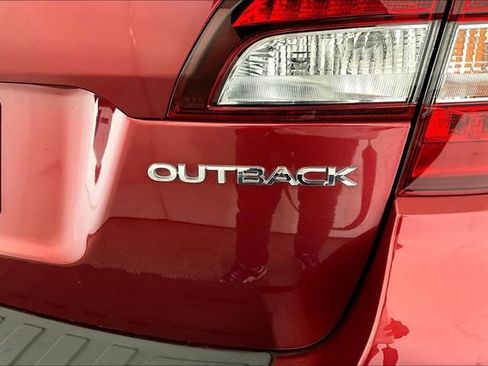 Used 2018 Subaru Outback 2.5i Limited image 14