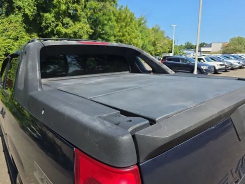 Used 2006 Chevrolet Avalanche Z71 w/ Preferred Equipment Group AWD/4WD image 11