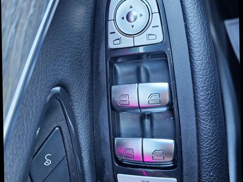 Used 2020 Mercedes-Benz GLC 300 4MATIC w/ Multimedia Package image 21