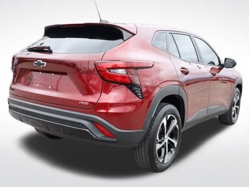 Used 2024 Chevrolet Trax RS image 11