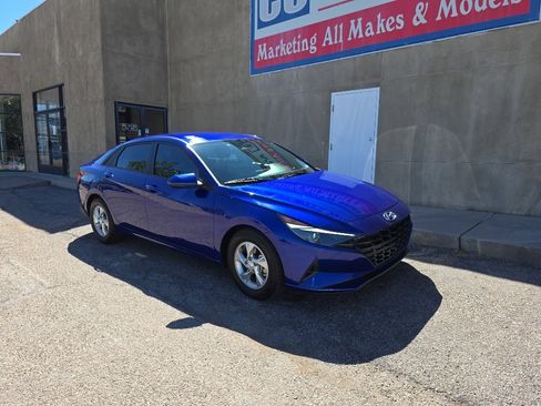 Used 2023 Hyundai Elantra SE image 3