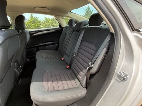 Used 2019 Ford Fusion SE FWD image 24