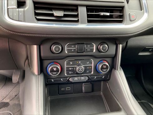 Used 2021 Chevrolet Tahoe Z71 w/ Luxury Package AWD/4WD image 32