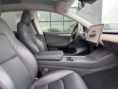 Used 2023 Tesla Model Y Long Range image 11