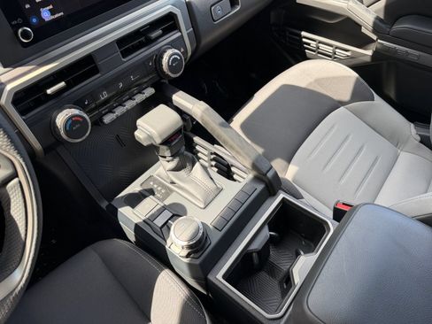 Used 2025 Toyota Tacoma TRD Sport AWD/4WD image 40