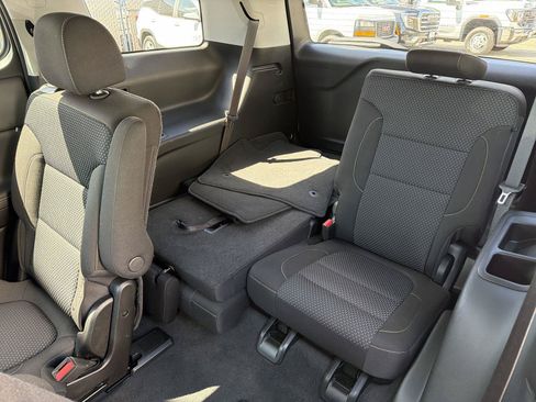 Used 2023 GMC Acadia SLE FWD image 41