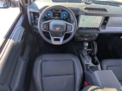 New 2025 Ford Bronco Badlands image 9