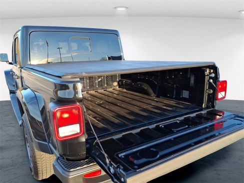Used 2020 Jeep Gladiator Overland w/ Popular Equipment Package image 11