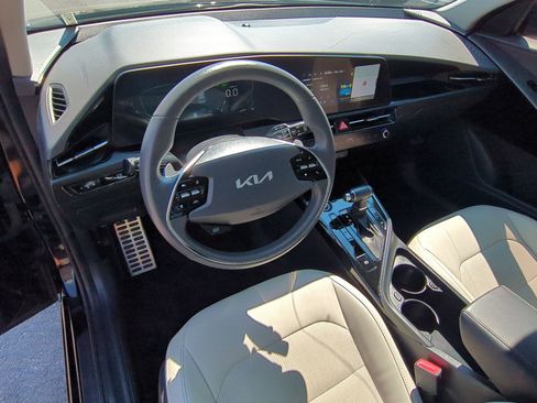 Used 2023 Kia Niro EX Touring image 16