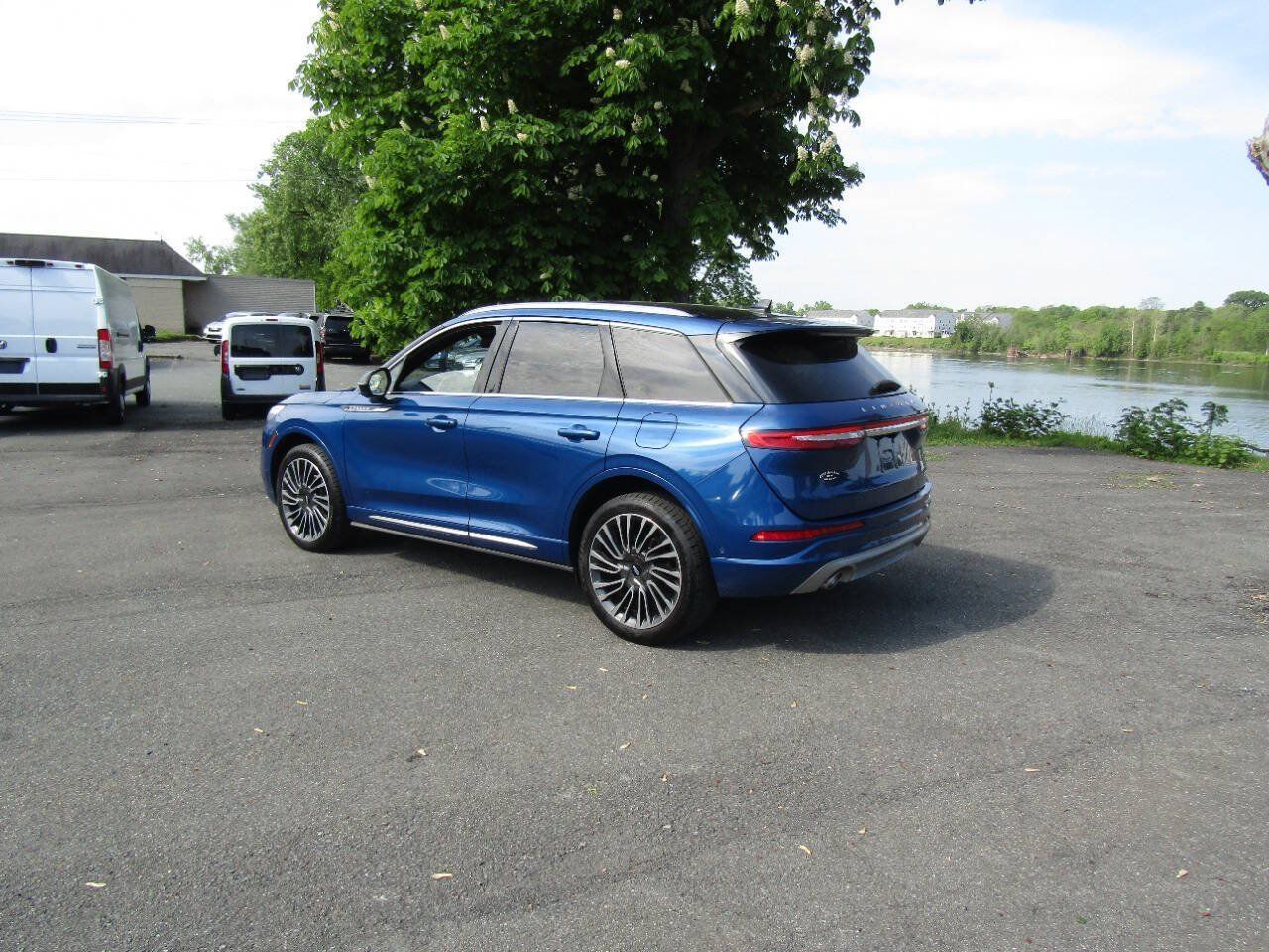 Used 2020 Lincoln Corsair Reserve w/ Equipment Group 201A AWD/4WD image 4