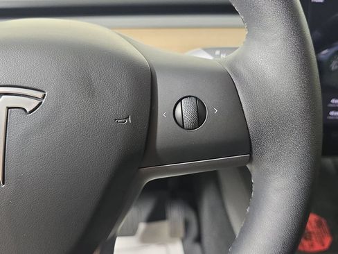 Used 2024 Tesla Model Y Long Range AWD/4WD image 14