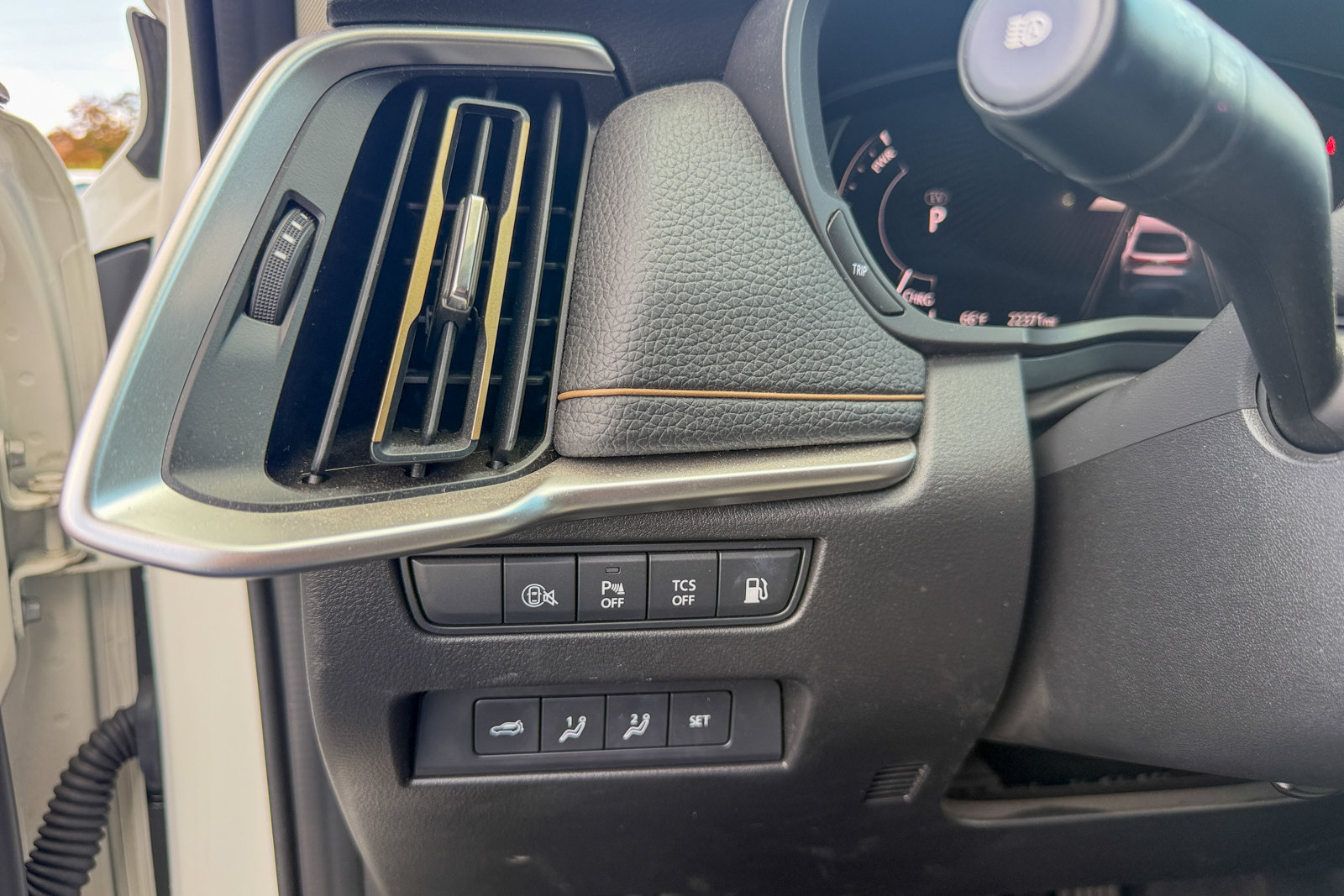 Certified 2025 MAZDA CX-70 Plug-In Hybrid w/ Premium Pkg AWD/4WD image 20