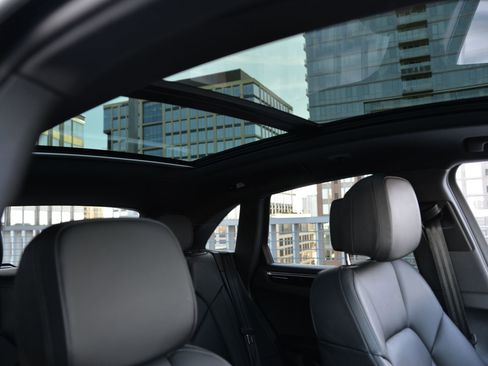 Certified 2025 Porsche Macan image 15