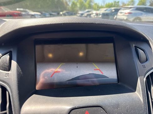 Used 2016 Ford Focus Titanium image 12