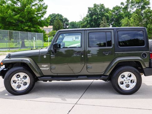 Used 2015 Jeep Wrangler Unlimited Sahara AWD/4WD image 4