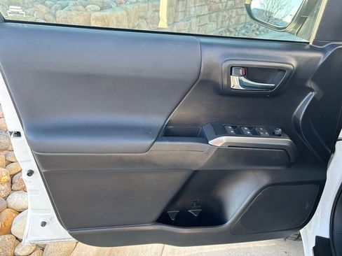 Used 2021 Toyota Tacoma TRD Off-Road w/ Technology Package image 10