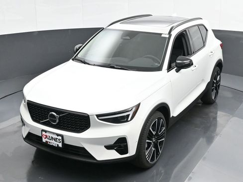 New 2025 Volvo XC40 B5 Plus w/ Climate Package AWD/4WD image 35