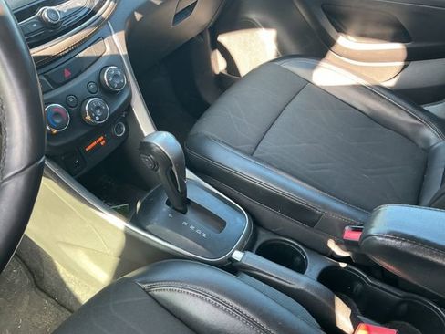 Used 2017 Chevrolet Trax LT w/ LT Convenience Package FWD image 23
