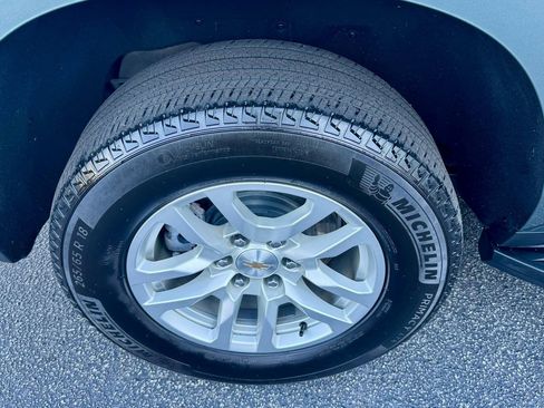 Used 2024 Chevrolet Suburban LT image 7