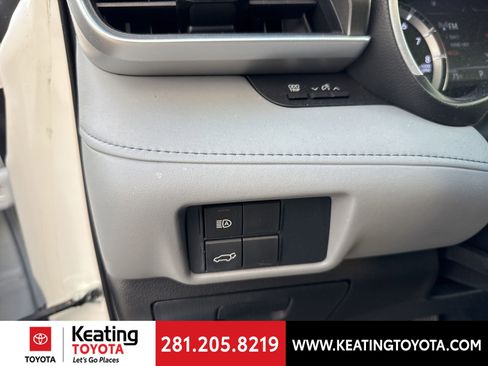 Used 2021 Toyota Highlander XLE image 12