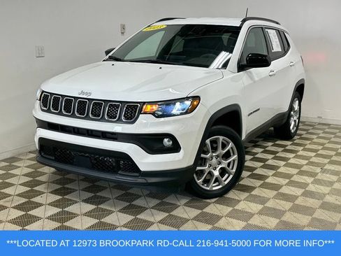 Used 2023 Jeep Compass Latitude AWD/4WD image 1