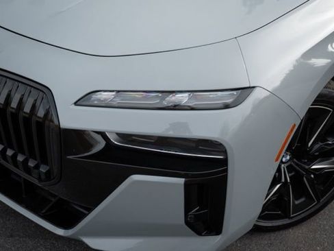 Used 2023 BMW 760i xDrive w/ Executive Package image 4