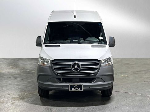 Used 2025 Mercedes-Benz Sprinter 2500 image 8