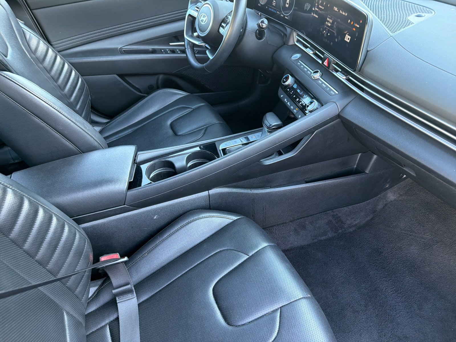 Used 2024 Hyundai Elantra Limited FWD image 15