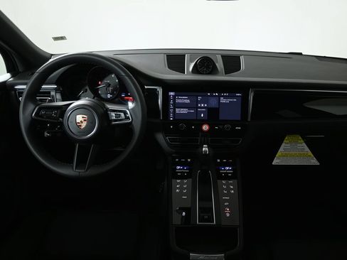 Used 2026 Porsche Macan AWD/4WD image 16