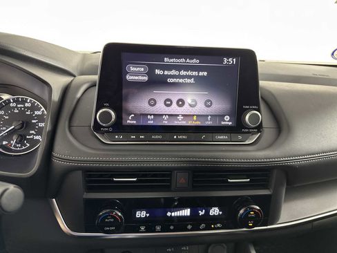 Used 2025 Nissan Rogue SV FWD image 19