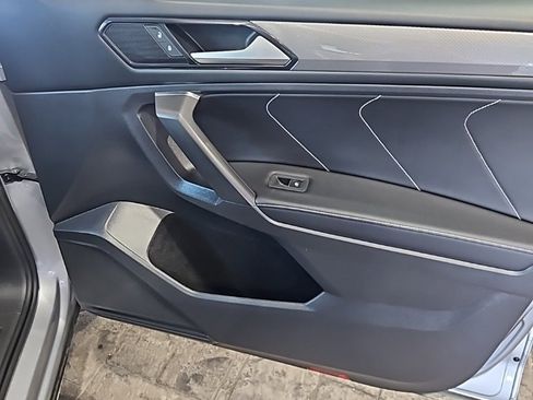 Used 2022 Volkswagen Tiguan SE image 11